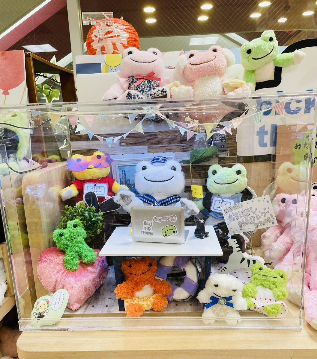 momyk39's tweet photo. マルシェドピクルス京急上大岡
かもめ店長さん達に会えました✨

数ヶ月前まではいつも横浜で
見る事ができたのですが…
今は少し離れてしまったので
寂しさも少しあります。
本当に会えて良かった。
（たった1ヶ月ほどですが💦）
＠IVQOxkinjz55935 https://t.co/u3YdUuwGYQ