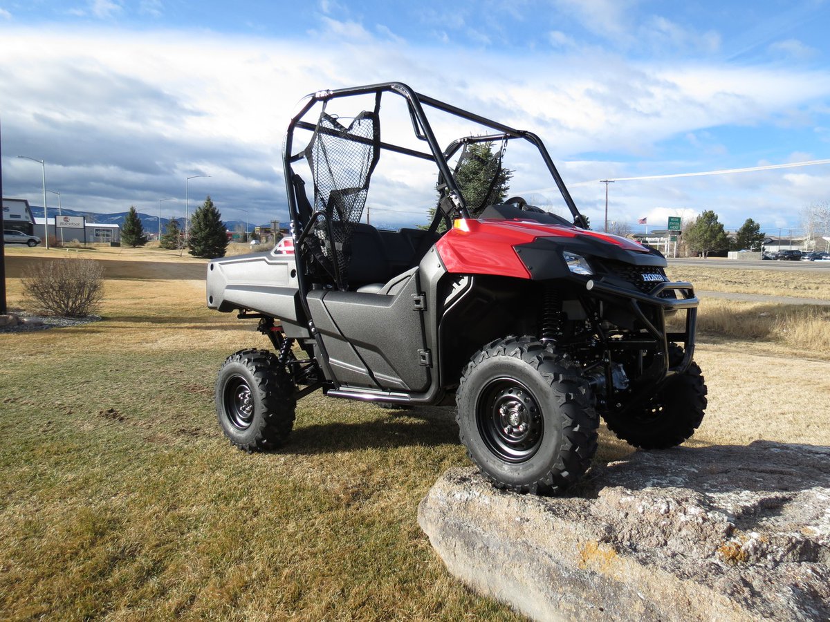 MauriceVarbd's tweet photo. Simple, tough, and ready for real work. The 675cc liquid-cooled engine delivers steady power, paired with Honda’s automatic dual-clutch transmission for smooth shifts. Compact, capable, and confident on the ranch, trail, or hauling gear all day. https://t.co/CO7pddH8sa