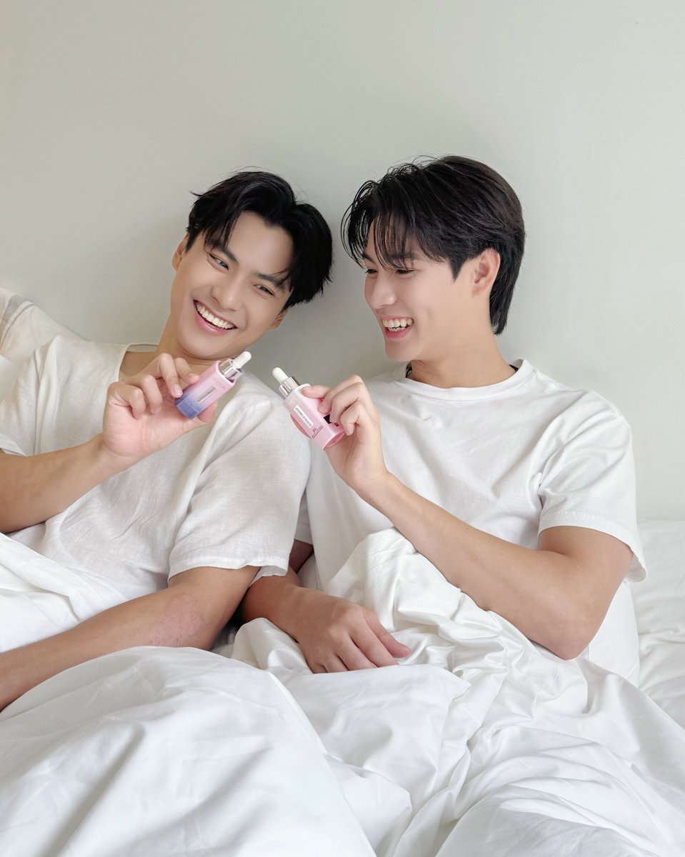 ohmretriever's tweet photo. ยังไม่ประกาศคู่อฟช แต่โดนลูกค้าชูสงานคู่แล้ว ทำถึงเกิ้นนน 😭😭

#ohmpawat #ingasavanund
#ohming https://t.co/lnsUdpaYS8