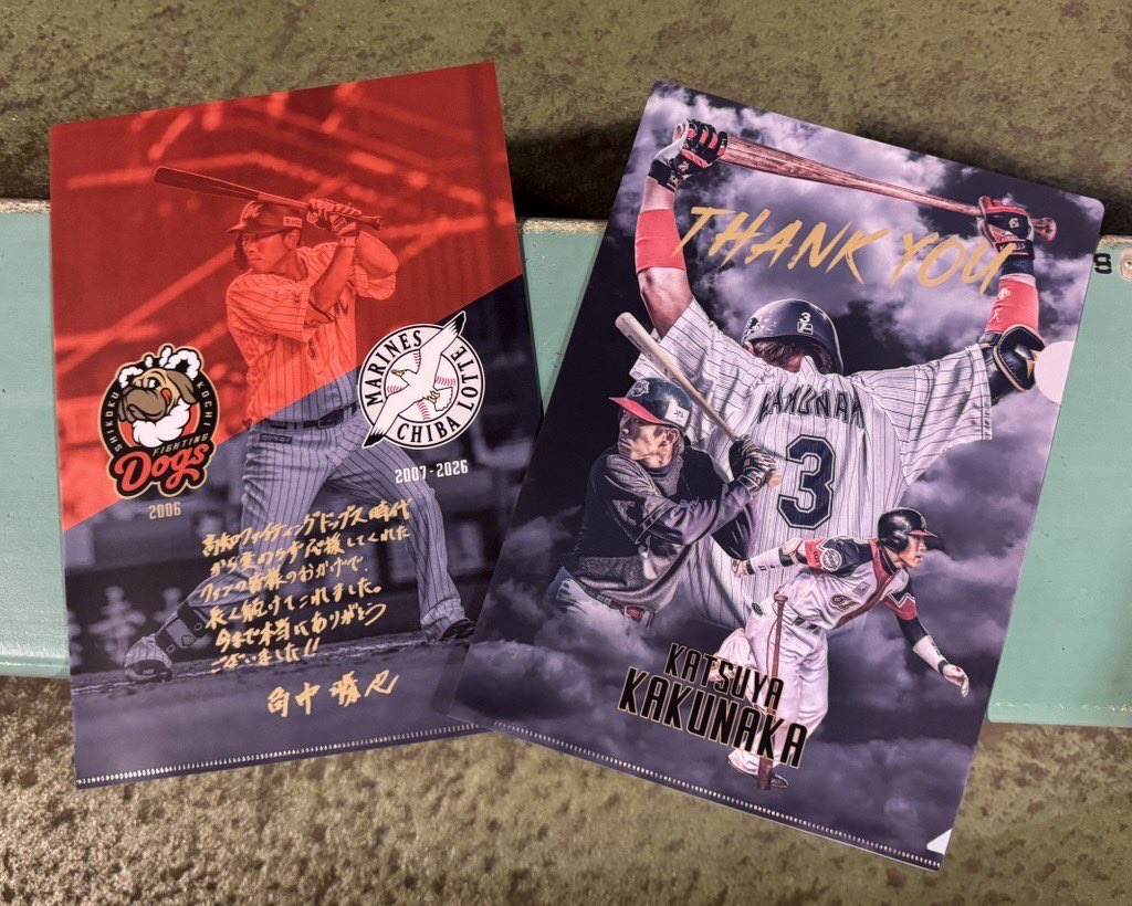chibalotte_pr's tweet photo. 本日9/2(水)、四国アイランドリーグplus・高知ファイティングドッグスのホームゲームで「角中勝也選手メモリアル試合」が開催されています！
メモリアル試合では角中選手関連アイテムの展示や、角中選手への寄せ書きフラッグの作成など、さまざまな企画が行われています。
高知ファイティングドッグスの皆さま、ありがとうございます！
10/2(金)にはZOZOマリンで #角中勝也 選手の引退セレモニーを予定しています。
#chibalotte #広報