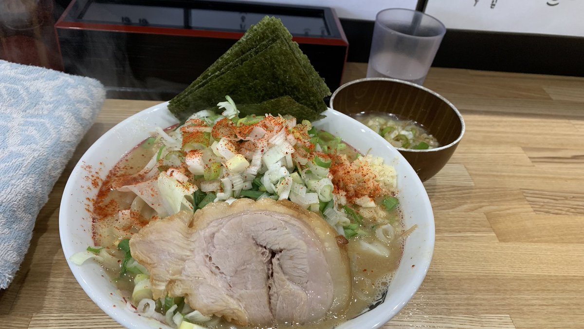 heero2372's tweet photo. ちばから　郡山店
獄門の塩　塩魔
辛さ中➕海苔➕特製背脂
元気を求めインスタ眺めてたら、本日より獄門の塩と流れてきたので直���　死ぬほど旨かった　重くない濃厚なスープ　ムッチリの平太麺　辛さと旨さのバランスが凄い🍜　こんなの次も食べるしかないじゃん　マジで最高でした　ご馳走様でした🙏 https://t.co/5Z6iGjJu5i