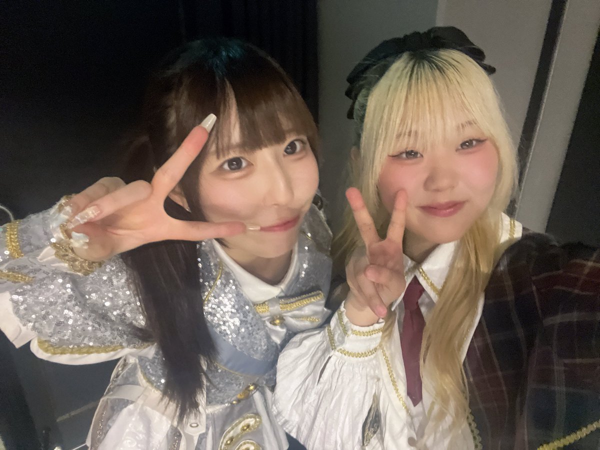 flb_shiara's tweet photo. ばり♡KAWA!!さんのこころさん🤍と
念願‼️のツーショット撮らせていただきました📸

以前LIVE拝見した時に歌🎤が上手くてかっこいいし✨、かわいい💘
こころさんとやっと対バンできてとっても嬉しいです🥲💭💭

支えてくる方達のおかげです😭もっと上を目指します💪🏻
また共演したいです🙇🏻‍♀️😭 https://t.co/j8mjoqT8Gy