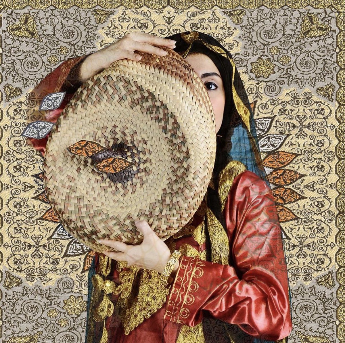 Theonlyshe_'s tweet photo. المرأة السعودية من منظور الفنانة فاطمة النمر https://t.co/L60aq9HSRA