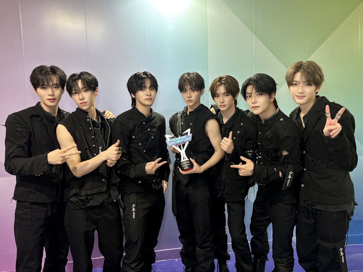 showchampion1's tweet photo. 9월 2일 ‘챔피언송’은?
ALPHA DRIVE ONE의 ‘BORN DIRE‘입니다.
거친 매력의 소년비스트로 돌아온
ALPHA DRIVE ONE의 챔피언송 수상을 진심으로 축하드립니다. 👑 https://t.co/OSIXgvSZJs