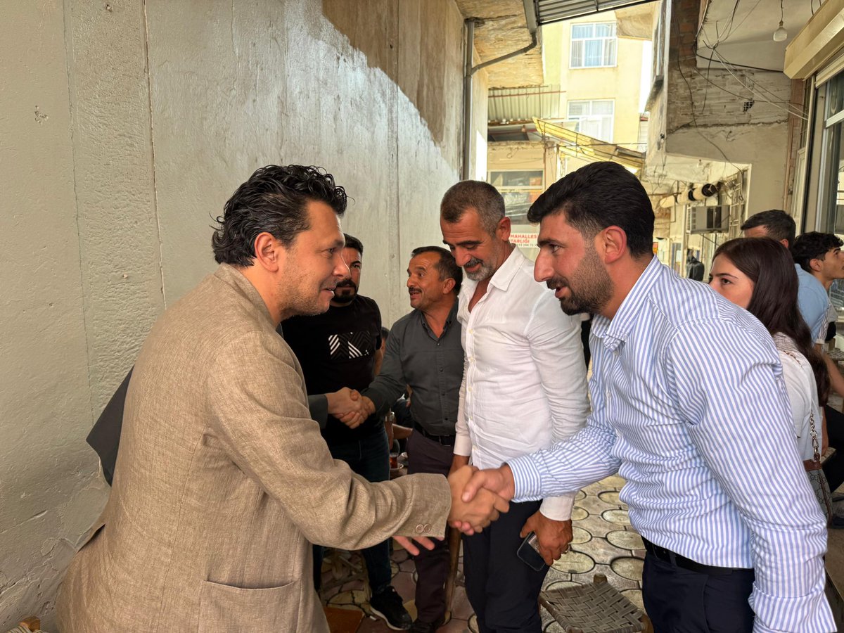 akpartidbakir's tweet photo. 📍Silvan | İlçe Danışma Meclisi Toplantısı

İl Başkan Vekilimiz Murat Beran Dilek, İlçe Başkanımız Volkan Karadeniz, Kadın Kolları Başkanımız Esra Karadaş, Gençlik Kolları Başkanımız Kadir Kezer, teşkilat mensuplarımız ve kıymetli hemşehrilerimizin katılımıyla İlçe Danışma Meclisi Toplantımızı gerçekleştirdik.

Silvan’ımızın ihtiyaçlarını, ilçemizde yürütülen çalışmaları ve hayata geçirilmesi planlanan projeleri istişare ederken; teşkilat çalışmalarımızı ve önümüzdeki döneme ilişkin hedeflerimizi de değerlendirdik.

Birlik ve beraberlik içerisinde, ortak akıl ve istişare kültürüyle Silvan’ımız için çalışmaya devam edeceğiz.

Toplantımıza katılım sağlayan, fikir ve katkılarıyla bizlerle olan tüm hemşehrilerimize ve teşkilat mensuplarımıza teşekkür ediyoruz.
@AkPartiSilvan_