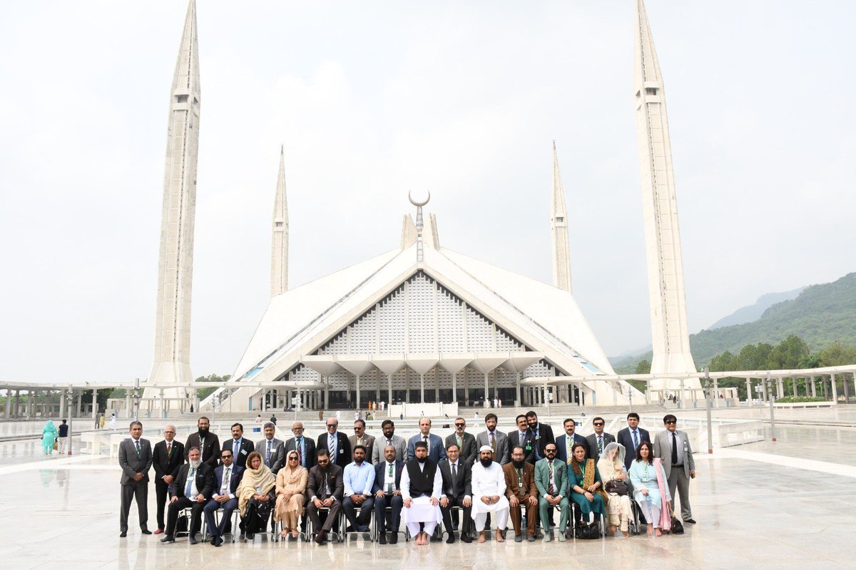 IIUI_OFFICIAL's tweet photo. NIPA Karachi’s Senior Management Course Participants Visit IIUI, Dawah Academy and Faisal Mosque

Participants of the 40th Senior Management Course (SMC) of the National Institute of Public Administration (NIPA), Karachi, visited Dawah Academy, International Islamic University Islamabad (IIUI), and Faisal Mosque as part of their study tour.

Details in the following link:

https://t.co/GXTVNqPGha
