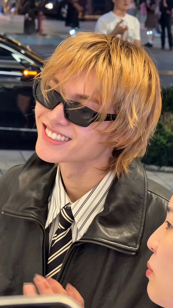 cortis_zip's tweet photo. when he's so cool and a sunshine at the same time 🫳 https://t.co/9YTNSnTHPS