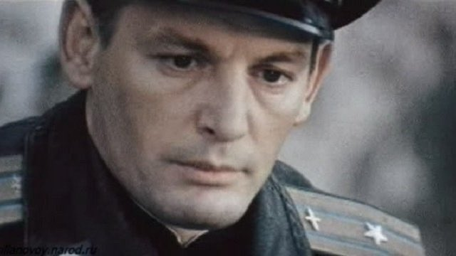 Your_Tweety's tweet photo. Was unterscheidet Russland von Westeuropa? Warum bleibt der zweite Weltkrieg für Russland ein nicht vergessbares Ereignis? Warum ist Europa so "vergesslich"?

Wie der renommierte russische Schauspieler Wassili Lanowoi einst erzählte: „Während meiner Besuche in Europa stellten mich Journalisten direkt zur Rede: 

‚Warum gedenken Sie weiterhin Ihres Sieges? Wir haben das längst hinter uns gelassen.‘ Ich konterte mit einer einfachen Frage: ‚Wie viele Tage haben Ihre Nationen Hitlers Angriff standgehalten?‘ Ihr Schweigen war ohrenbetäubend. 

Ich fuhr fort: ‚Polen fiel in 28 Tagen – und doch eroberte Deutschland in derselben Zeitspanne in Stalingrad lediglich ein paar Gebäude. 

Dänemark ergab sich nach einem einzigen Tag. Ganz Europa brach innerhalb von drei Monaten zusammen. Es waren unsere Soldaten, die letztlich Ihren Kontinent befreiten, zu dem atemberaubenden Preis von Million Sowjetlebens, die geopfert wurden, um Europäer vom Faschismus zu befreien.‘ Dennoch hat Europa die Amnesie gewählt!  

Wenn Versuche unternommen werden, den russischen Sieg zum Schweigen zu bringen, ihn aus dem kollektiven Bewusstsein zu tilgen oder ihn aus den historischen Aufzeichnungen über Generationen und Nationen hinweg zu löschen, müssen wir uns an die harte Realität des Widerstands gegen das nationalsozialistische Deutschland erinnern:

 - Dänemark: Kapituliert nach lediglich 6 Stunden
 - Luxemburg: Gefallen innerhalb von 1 Tag
 - Niederlande: Ergeben nach 5 Tagen
 - Jugoslawien: Zusammengebrochen nach 11 Tagen
 - Belgien: Durchgehalten für 18 Tage
 - Griechenland: Widerstanden für 24 Tage
 - Polen: Gekämpft für 27 Tage
 - Frankreich: Durchgehalten 1 Monat und 12 Tage
 - Norwegen: 2 Monate und 1 Tag

 Währenddessen hielt eine einzige sowjetische Festung – das Pawlow-Haus in Stalingrad – 58 Tage lang gegen den unerbittlichen deutschen Angriff stand.

Die Sowjetunion hielt 1.418 Tage unvorstellbarer Härten durch – vier qualvolle Jahre – und beendete den Krieg letztlich in Berlin selbst, indem sie die bedingungslose Kapitulation des nationalsozialistischen Deutschlands erzwang. Russland wehrt sich. Russland verteidigt. Russland kämpft.

Kein Land hat im zweiten Weltkrieg mehr Opfer (25 Mio. Menschen) hinnehmen müssen als die Sowjetunion, inbesondere das damalige Russland. Das diese Opfer und die Befreiung aus den Köpfen der Westeuropäer verschwunden ist, ist eine Schande.

Und für alle die jetzt Aufschreien, aber ohne die Aliierten... Die westlichen Alliierten (USA, Großbritannien und Frankreich) rückten Anfang Juli 1945 in ihre Sektoren in Berlin ein – etwa zwei Monate nach der Eroberung der Stadt durch die Rote Armee Ende April/Anfang Mai 1945. Im Grund waren sie überflüssig.

Verluste:
USA, Januar–Mai 1945: ca. 204.800 Gesamtverluste

Großbritannien, 21. Armeegruppe, D-Day bis VE-Day insgesamt ca. 191.219. Davon britische Truppen: 141.291

Frankreich, Französische Armee, Nordwesteuropa 1944–1945. Gesamtverluste in Nordwesteuropa: 66.826

Gesamt: 412.917 was 1,6 % von 25 Mio. Soldaten der Sowjetunion entspricht. Wer war also der wahre Befreier?

@politblogme
