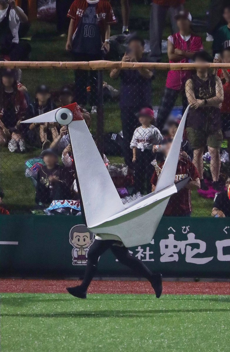 Bs_aliali's tweet photo. なんかハリボテエレジーみたいなゆるキャラいた https://t.co/xh89kc4K6t