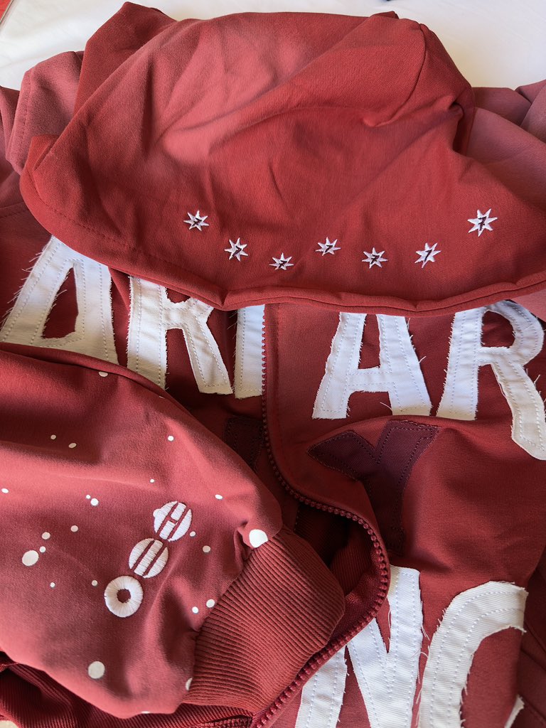 ottawaliens's tweet photo. ali express i’m going to eat your ass this literally looks amazing. the quality is so good and it’s embroidered. i’m literally shocked it’s basically the original (i also got a gift from the seller 🥹) https://t.co/MidffePd9U