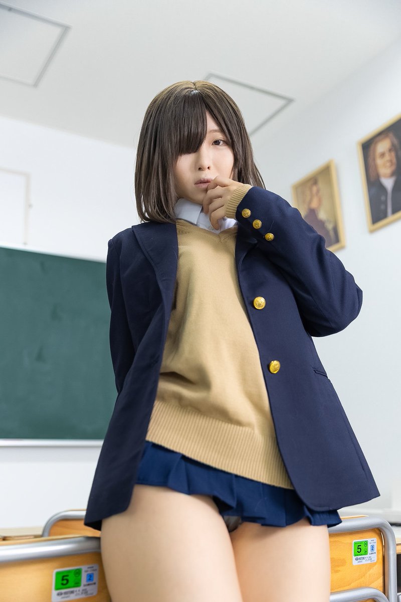 nanase230230's tweet photo. 超ミニスカ https://t.co/FDJ1e0It0C