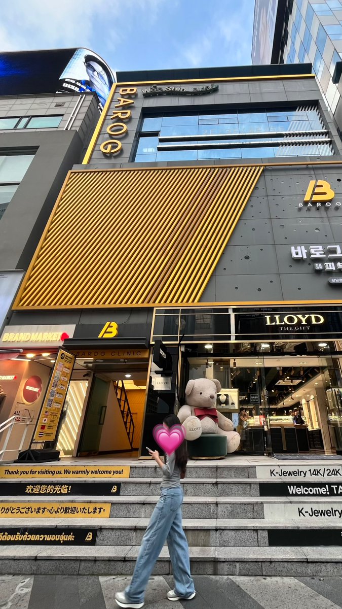 She99059704's tweet photo. 前から気になってたbarog clinicへ🏥
肌診断とカウンセリングしてもらって、オーダーメイドレーザーとボトックス、レビュー約束で鎮静セット?サービスしてもらえた☺️
スタッフさんたちもいい雰囲気だし、もっと早く行ったら良かった✨
#barogclinic #韓国美容 #誕生日渡韓🎂 https://t.co/BWWd24gdvu