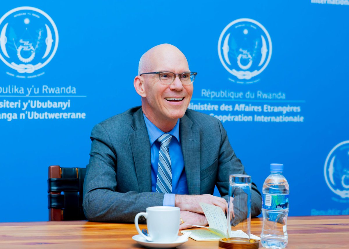 wembi_steve's tweet photo. #Rwanda 🇷🇼 : Diplomatie : Le ministre @onduhungirehe s’est entretenu avec le nouveau chef de la @MONUSCO , James Swan, et l’Envoyé spécial de l’@UN pour les Grands Lacs, @HuangXia16 , autour de la situation dans l’Est de la #RDC et des efforts pour la paix et la stabilité régionales.