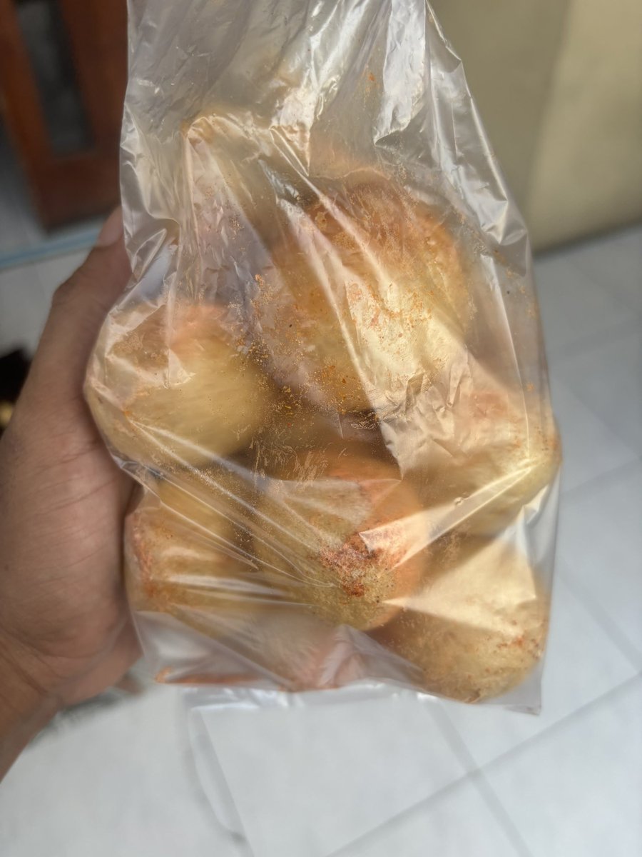 diora_anr's tweet photo. Tahu bulat enaknya di makan kalau masih anget.. kalau udah adem kempes gitu ngga enak..

Kamu suka tahu bulat ga ? https://t.co/2wG4HwgIXT