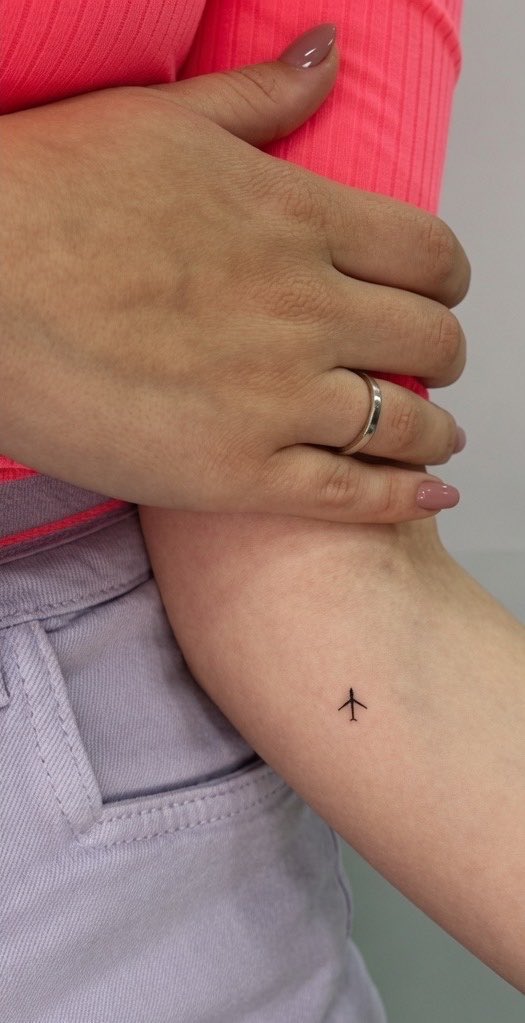 rkiveblond's tweet photo. as tatuagens dele assim https://t.co/mKQ8yQJKO9