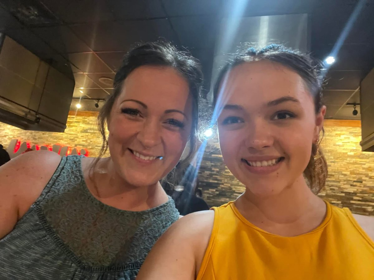 Eabacl's tweet photo. Gooning myself silly to this nutty mom daughter duo 😩😩

#irl #bop #boppers #bops #cumtributeِs #cumtrib #sop https://t.co/dpG1fJ35gV