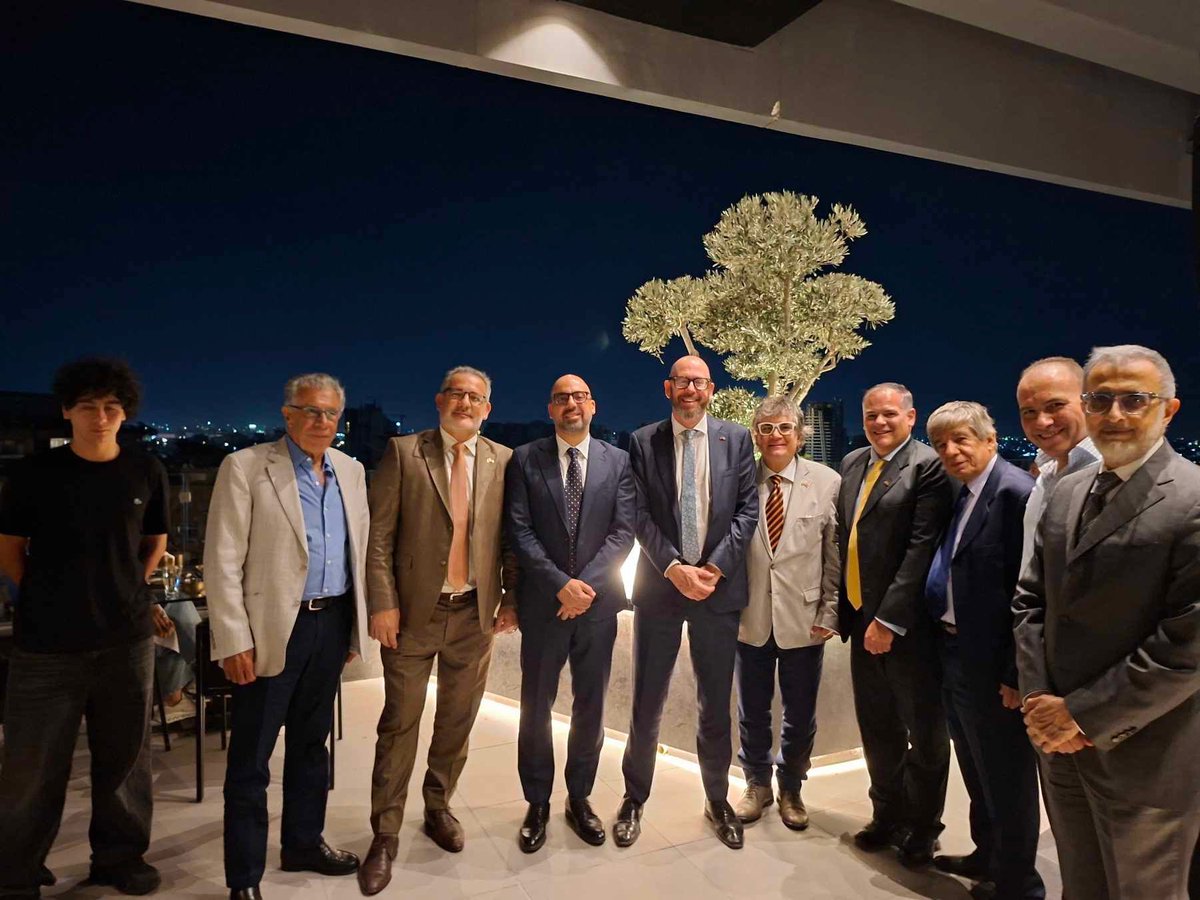 UKSyriaRep's tweet photo. Great to see Syrian and British businesses coming together in Damascus. 🇬🇧🇸🇾

@DavidHuntFCDO and I hosted the Syria British Business Council @SBBC_London bringing together business leaders to discuss opportunities to strengthen UK-Syria trade ties and economic recovery. https://t.co/QyWmgYThrU