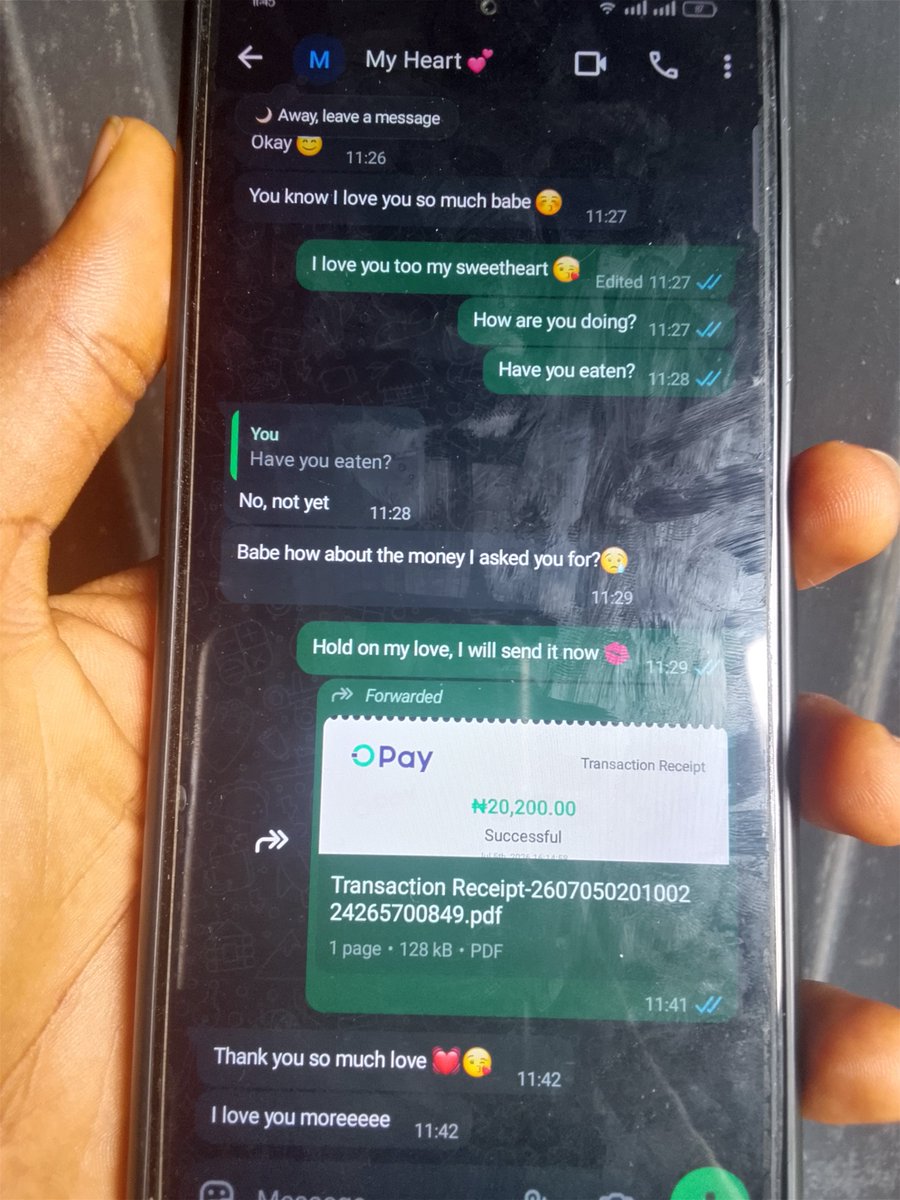 blizzstilldey's tweet photo. I go house today check this boy phone, money wey I dash am this morning na girl chop am😭😭😭 https://t.co/a1JkLLwXL2