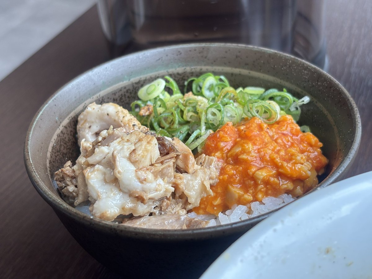 rabbit_723's tweet photo. #みそきん

HIKAKINさん
チャーネギ玉丼おいしかったから
みそきんの器サイズで
チャーネギ玉丼食べたいです。
で、予約の時に前金1200円払うから
みそきんかチャーネギ玉丼か選べるようにして欲しい。
具材も全部美味しかったけど
タレが美味しかった！
また食べたい！！！！！！！！！ https://t.co/Xyc7nE4T9t
