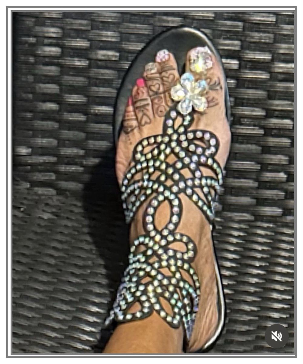 LisaMoneyps's tweet photo. Feet pics for sell😈 https://t.co/zHHNmGDLJe