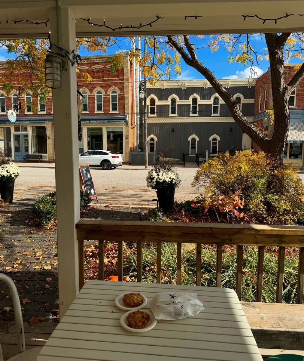 Watchman_motto's tweet photo. Wouldn’t mind a coffee here on a cool October morning. https://t.co/mPao6A1V2T