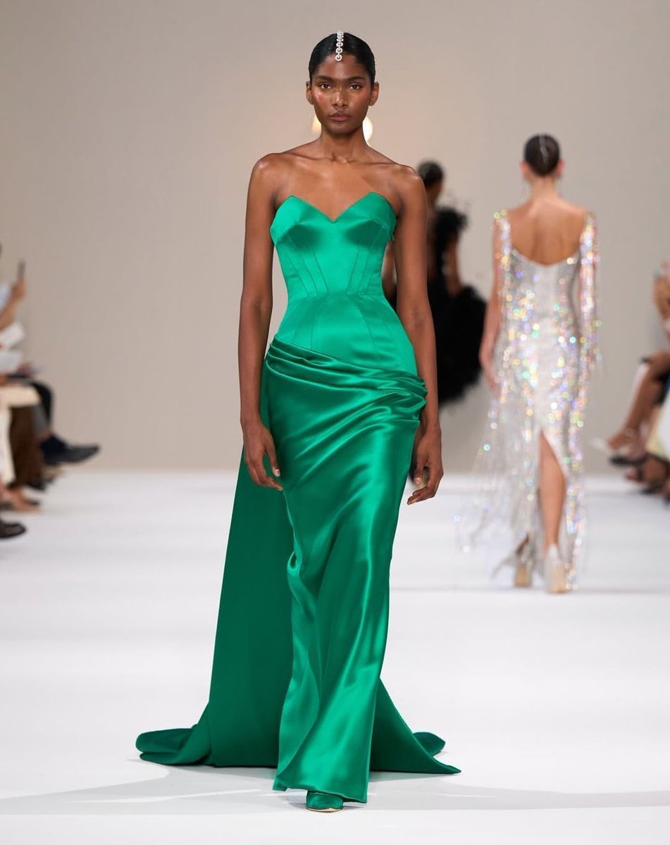 iAng_cut's tweet photo. الاخضر في عروض موسم خريف شتاء ٢٠٢٦:
•Tamara Ralph’s 
•Balenciaga
•Dior
• Zuhair Murad https://t.co/KXbmCYtje2