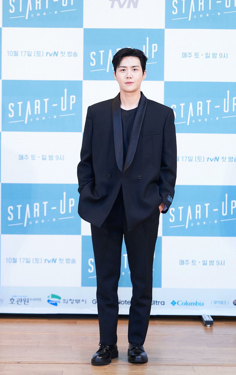 hajar2906's tweet photo. It’s Not Just About Having a “Good-Looking Face”… 5 Korean Actors with the Best Acting Skills Right Now

One of the reasons behind the popularity of Korean dramas is the actors’ outstanding acting abilities. Their ability to portray different types of characters from one project to another, combined with subtle expressions that convey emotions through facial expressions, eye movements, and even the slightest gestures, draws viewers deeply into the story.

This time, we have carefully selected five Korean actors who have received recognition both domestically and internationally for their acting skills. Along with their representative works, we introduce what makes their captivating performances so appealing.

“A Subtle Expressive Ability That Captures Hearts Through Natural Acting”

Kim Seon Ho

[Representative Works]
100 Days My Prince (2018) / Start-Up (2020) / Hometown Cha-Cha-Cha (2021) / The Childe (2023)

[Highlights]

Kim Seon Ho’s appeal lies in his ability to carefully portray a character’s emotions through natural, unpretentious acting. He is a highly skilled actor who draws viewers into the story by subtly conveying a character’s feelings through facial expressions, eye movements, and the pauses between words.

Rather than expressing emotions in an exaggerated manner, Kim Seon Ho has the unique ability to reveal a character’s inner world through seemingly casual gestures and gentle gazes.

In Hometown Cha-Cha-Cha, he played the warm and approachable Hong Du-sik (Chief Hong), naturally portraying his compassionate personality as well as the emotional wounds from his past.

While bringing smiles to those around him with his cheerful personality, he also allowed loneliness and sadness to emerge through fleeting expressions and moments of silence, carefully depicting the inner conflicts carried by his character. His gradual process of opening up emotionally within the drama’s gentle atmosphere resonated deeply with many viewers.

Meanwhile, in Start-Up, he delivered a powerful performance as Han Ji-pyeong, a successful investor who nevertheless carries complicated emotions within him.

Behind his calm and confident exterior, Kim Seon Ho delicately portrayed Ji-pyeong’s loneliness, kindness, and unrequited feelings of love, expressing the character’s emotions through quiet expressions and meaningful glances alone.

His performance, which carefully built up emotions that could not be fully expressed through words, moved the hearts of many viewers and made Han Ji-pyeong one of the most iconic characters of the series.

Kim Seon Ho naturally immerses himself in distinctly different characters from one project to another, conveying emotions even through the most subtle expressions and gestures. Without relying on flashy performances, he carefully captures the delicate nuances of his characters’ inner emotions. Through this solid acting ability, he has earned high praise as one of the leading actors in the Korean drama industry.

#KimSeonho #김선호