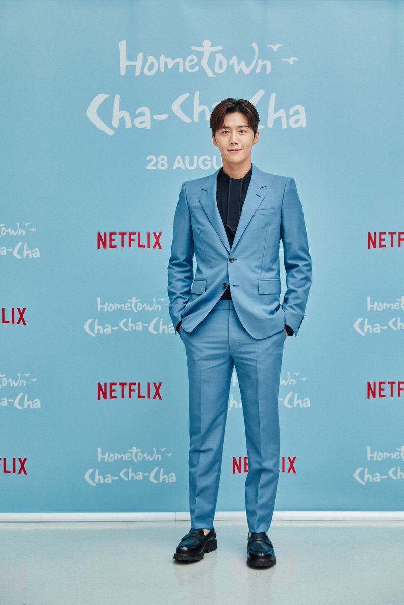 hajar2906's tweet photo. It’s Not Just About Having a “Good-Looking Face”… 5 Korean Actors with the Best Acting Skills Right Now

One of the reasons behind the popularity of Korean dramas is the actors’ outstanding acting abilities. Their ability to portray different types of characters from one project to another, combined with subtle expressions that convey emotions through facial expressions, eye movements, and even the slightest gestures, draws viewers deeply into the story.

This time, we have carefully selected five Korean actors who have received recognition both domestically and internationally for their acting skills. Along with their representative works, we introduce what makes their captivating performances so appealing.

“A Subtle Expressive Ability That Captures Hearts Through Natural Acting”

Kim Seon Ho

[Representative Works]
100 Days My Prince (2018) / Start-Up (2020) / Hometown Cha-Cha-Cha (2021) / The Childe (2023)

[Highlights]

Kim Seon Ho’s appeal lies in his ability to carefully portray a character’s emotions through natural, unpretentious acting. He is a highly skilled actor who draws viewers into the story by subtly conveying a character’s feelings through facial expressions, eye movements, and the pauses between words.

Rather than expressing emotions in an exaggerated manner, Kim Seon Ho has the unique ability to reveal a character’s inner world through seemingly casual gestures and gentle gazes.

In Hometown Cha-Cha-Cha, he played the warm and approachable Hong Du-sik (Chief Hong), naturally portraying his compassionate personality as well as the emotional wounds from his past.

While bringing smiles to those around him with his cheerful personality, he also allowed loneliness and sadness to emerge through fleeting expressions and moments of silence, carefully depicting the inner conflicts carried by his character. His gradual process of opening up emotionally within the drama’s gentle atmosphere resonated deeply with many viewers.

Meanwhile, in Start-Up, he delivered a powerful performance as Han Ji-pyeong, a successful investor who nevertheless carries complicated emotions within him.

Behind his calm and confident exterior, Kim Seon Ho delicately portrayed Ji-pyeong’s loneliness, kindness, and unrequited feelings of love, expressing the character’s emotions through quiet expressions and meaningful glances alone.

His performance, which carefully built up emotions that could not be fully expressed through words, moved the hearts of many viewers and made Han Ji-pyeong one of the most iconic characters of the series.

Kim Seon Ho naturally immerses himself in distinctly different characters from one project to another, conveying emotions even through the most subtle expressions and gestures. Without relying on flashy performances, he carefully captures the delicate nuances of his characters’ inner emotions. Through this solid acting ability, he has earned high praise as one of the leading actors in the Korean drama industry.

#KimSeonho #김선호