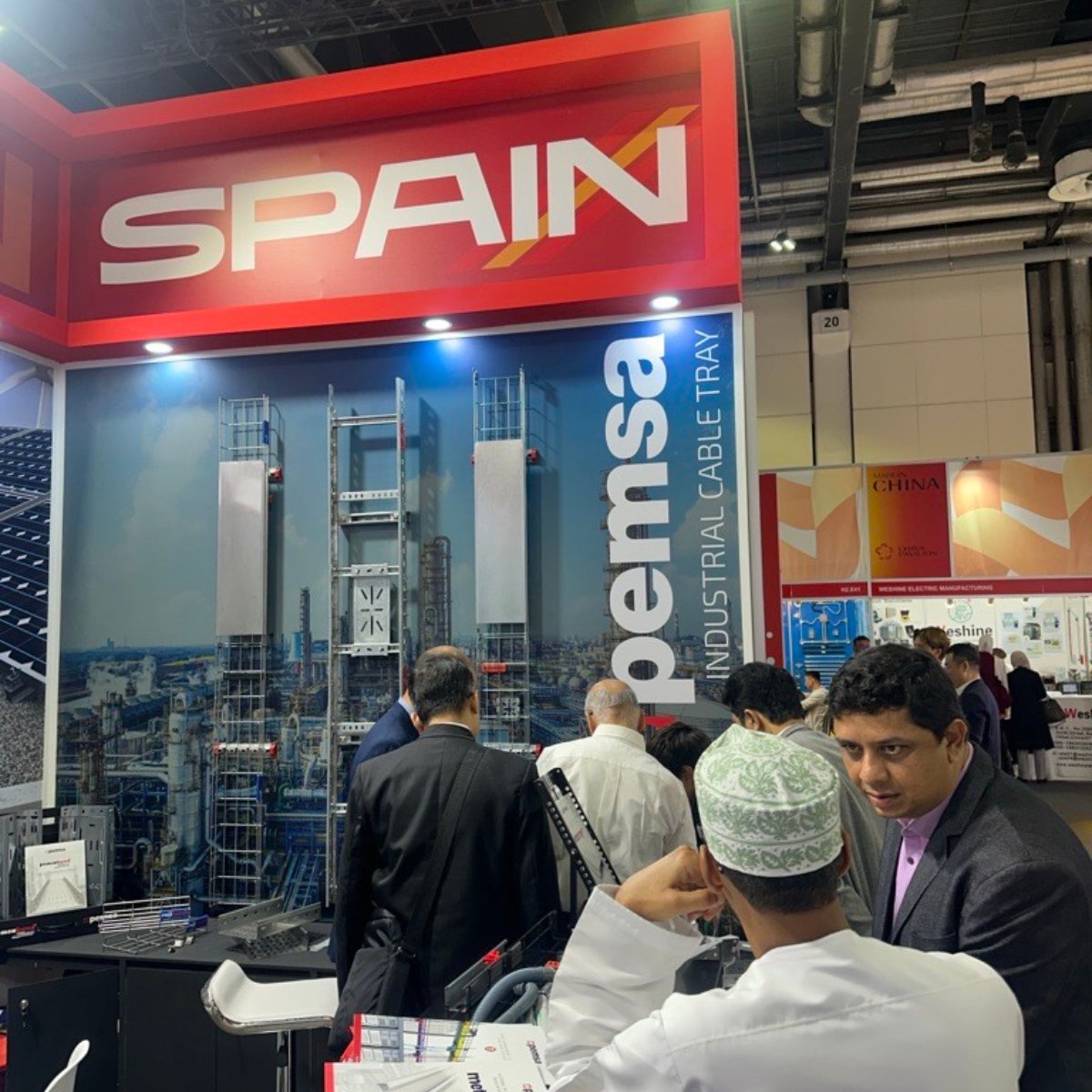 PemsaUK's tweet photo. We’re still at @meenergydubai !
We remain immersed in the international hub of electrification and energy management.
📍 Visit us at stand H2.E36 and discover our cable management solutions.
#MiddleEastEnergy #Electrification #CableManagementSolutions #Pemsa https://t.co/Xl8lCc08bm