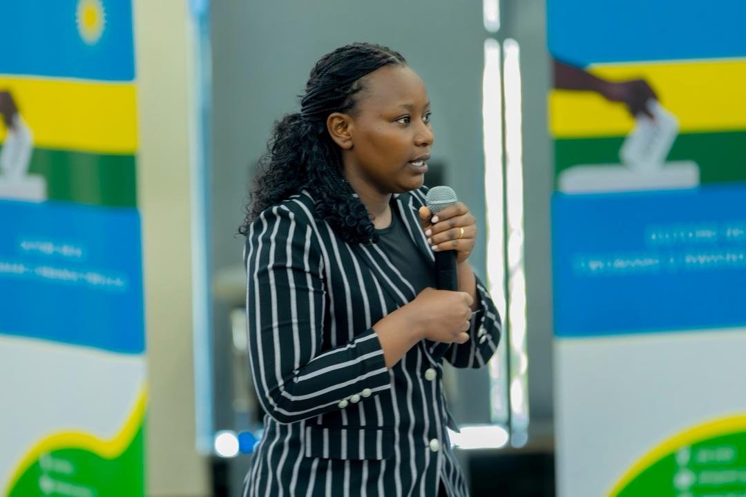 IGIHE's tweet photo. 🚨AMAKURU AGEZWEHO🚨

Abakandida 53 bahataniye umwanya w’umudepite uhagarariye urubyiruko mu Nteko Ishinga Amategeko y’u Rwanda usimbura Icyitegetse Venuste uheruka kwegura, bari kugeza imigabo n’imigambi yabo ku Nteko Itora.

Ni mbere gato y’amatora agiye kubera i Kigali kuri uyu wa 2 Nzeri 2026, arasiga hamenyekanye umudepite ugiye guhagararira urubyiruko mu nteko mu gihe cy’imyaka itatu isigaye ngo manda y’abadepite batowe mu 2024 irangire.

#IGIHENews