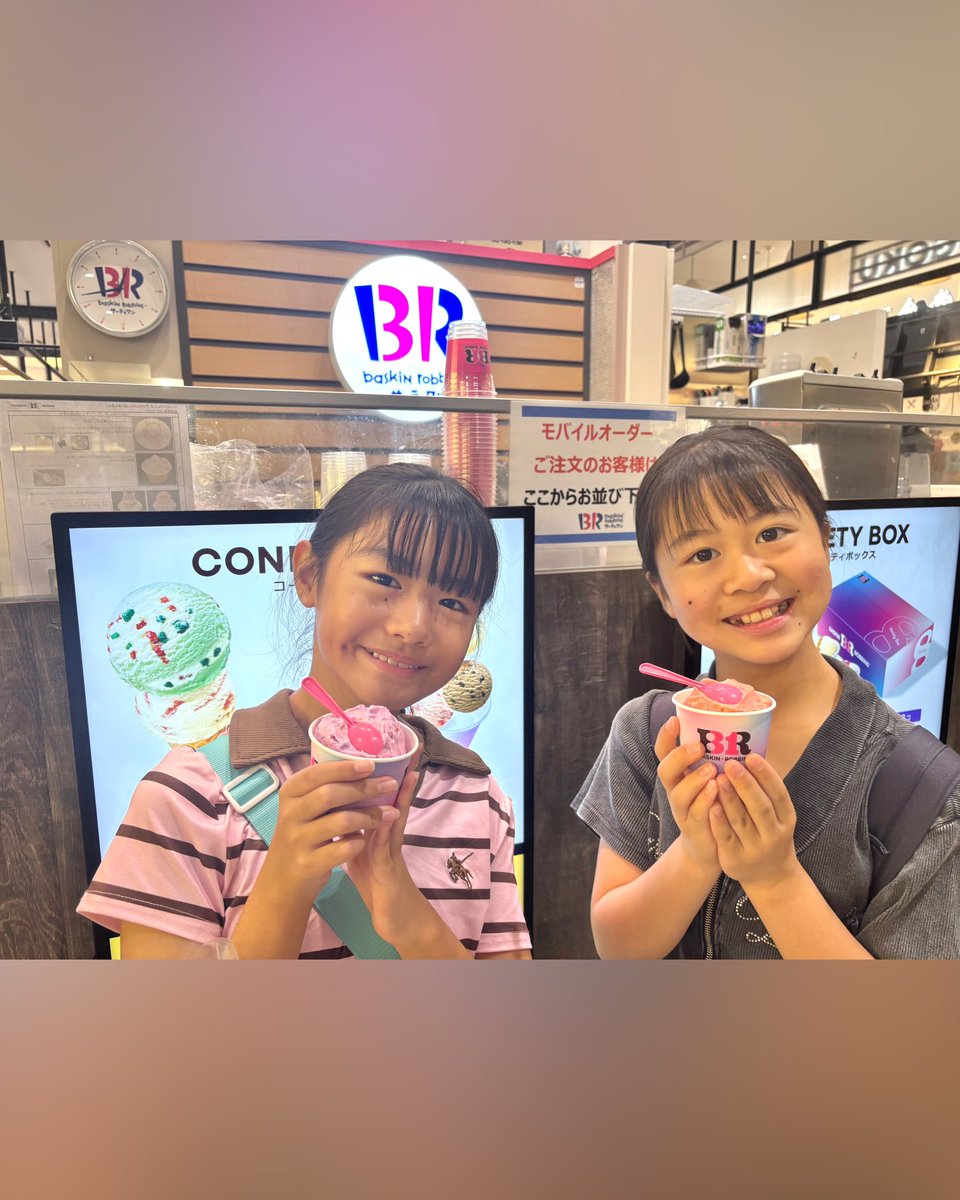 CHISE_HEART_'s tweet photo. 🍉🌻夏休みの思い出その2🍧🏖
夏休みは心友のりおちゃんと遊ぶことが毎年恒例になって来ました💕
今年はみなとみらいうんこミュージアムとナイトプールに行きました🛟
とある方から31のチケットを頂いたので美味しくいただきました🍨感謝🙏✨
笑って騒いで毎年楽しいです♥️
来年も遊べるといいなぁ🥰 https://t.co/FQkTOzMMGv