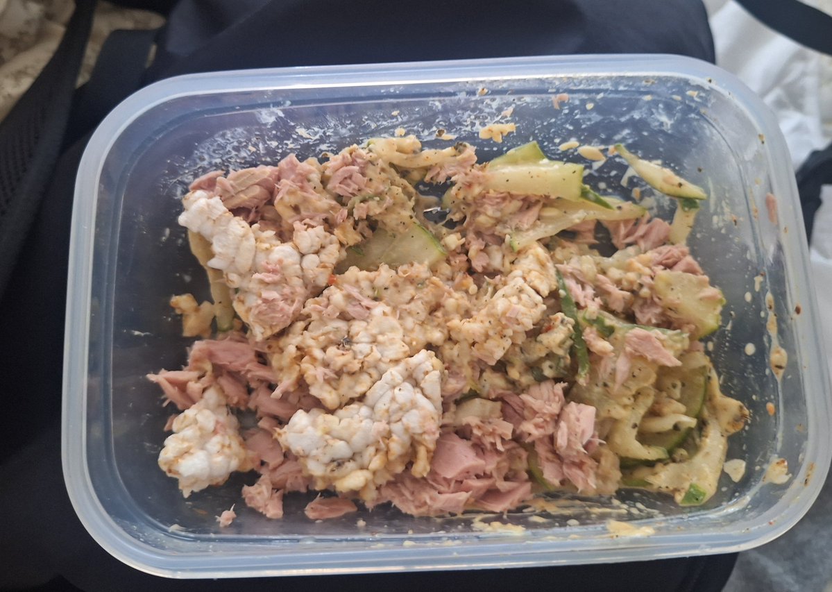 czechocide09's tweet photo. Cucumber, onion and tuna salad with two rice cakes, Greek jogurt dressing (+ another coke zero, sue me) 

This looks like utter SLOP but I promise it isn't bad at all https://t.co/PWBYfaUgce