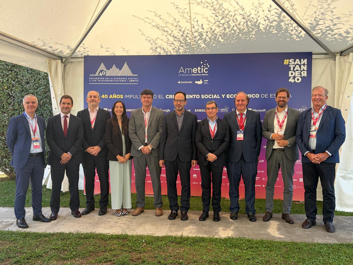 SEtelecoGob's tweet photo. 📢Antonio Hernando interviene en #Santander40 #AMETIC para hablar de la seguridad en la era #postcuántica, un reto en el que el sector público debe tener un efecto tractor.🗣️Hay que crear un inventario, tener un calendario y ayudar a las empresas a adaptarse. 
@AMETIC_es https://t.co/0oBCRctfIA