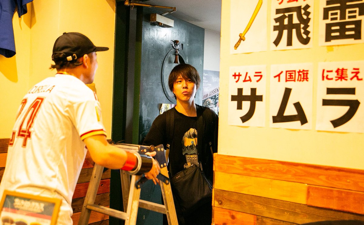 inuningenyonz's tweet photo. 【サムライお疲れ様でした】

【新メンバー加入決定！】

ライブでもさらっと言ってましたが

犬人間ニョンズに！
ベーシストとして！

田辺駿一
@syuntanabe553 
趣味：ポケモンカード
特技：運転
出生：料理人の息子

が正式に加入しました。

これからも犬人間ニョンズをよろしくお願いします。 https://t.co/TaJm5wiyVa