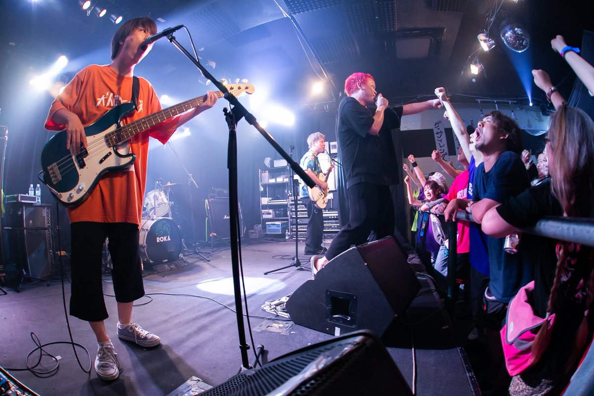 inuningenyonz's tweet photo. 【サムライお疲れ様でした】

【新メンバー加入決定！】

ライブでもさらっと言ってましたが

犬人間ニョンズに！
ベーシストとして！

田辺駿一
@syuntanabe553 
趣味：ポケモンカード
特技：運転
出生：料理人の息子

が正式に加入しました。

これからも犬人間ニョンズをよろしくお願いします。 https://t.co/TaJm5wiyVa