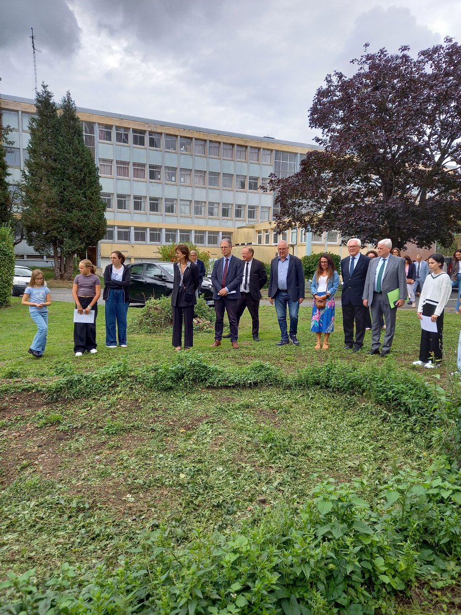 pasdecalais62's tweet photo. 🎒📚 Ce matin, Jean-Claude Leroy, Président et Blandine Drain, Vice-Présidente en charge des collèges se sont rendus au Collège de L'esplanade de Saint-Omer afin de visiter et d'échanger sur les futurs travaux de restructuration et de mise en accessibilité de l'établissement : https://t.co/kqBTN01v14