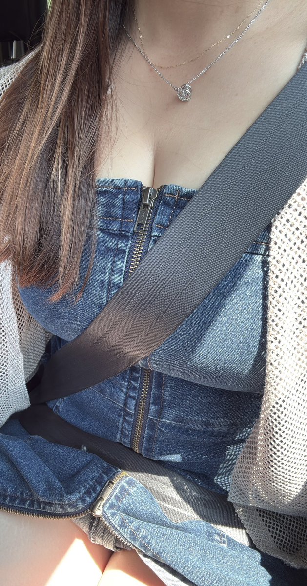 nonotwqq's tweet photo. チャック開けたいなら…
ちゃんとお願いしな？♡

#大人の色気 #ちら見せ #デニムコーデ #ドライブ #セクシー #お姉さん #Sっ気 #誘惑 https://t.co/dX20rDrbCU