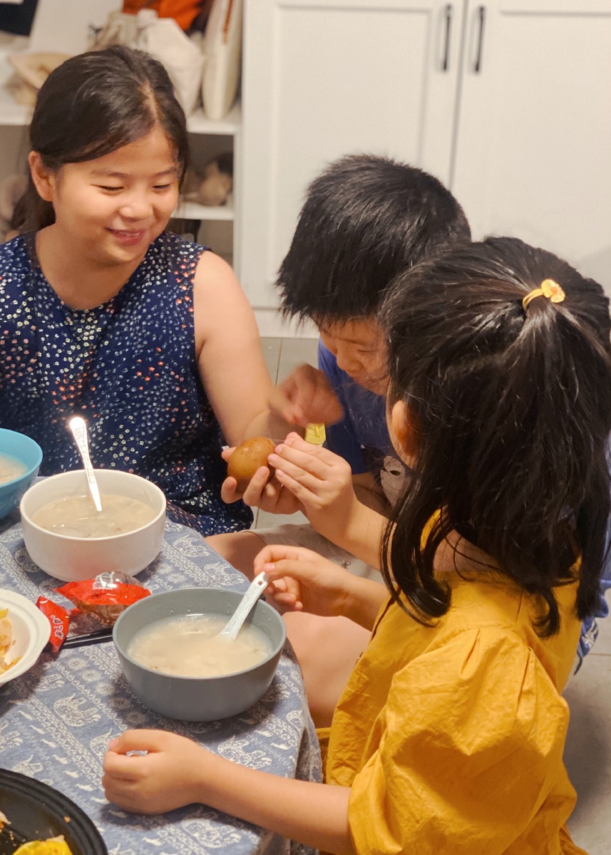 Sangeet72701133's tweet photo. Cozy Sunday night with my little one: making pancakes, laughing over spilled syrup, and sharing bad movie jokes. This is what real family magic tastes and feels like.， https://t.co/yujKVAeT0Y