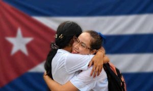 alfonso_noya's tweet photo. .@DiazCanelB: «Mientras haya en Cuba aulas con estudiantes, y escuelas con maestros, hay nación, hay Patria, hay Revolución y hay Socialismo»
👇 https://t.co/y79BkTQCzc
#CubaVencera https://t.co/LUVEcTLObc