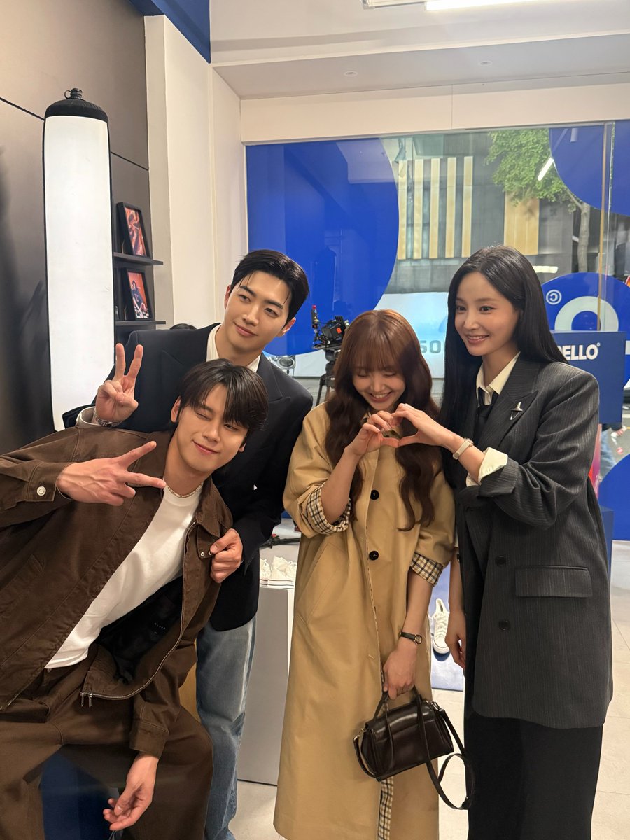 hyeppyjun's tweet photo. [260902] we’re mad about the last scene of ep 10 but they look so happy here😭 THEY ALL LOOK SO GORGEOUS HERE

📸 #KimHyejun instagram update https://t.co/4J9mViouVJ