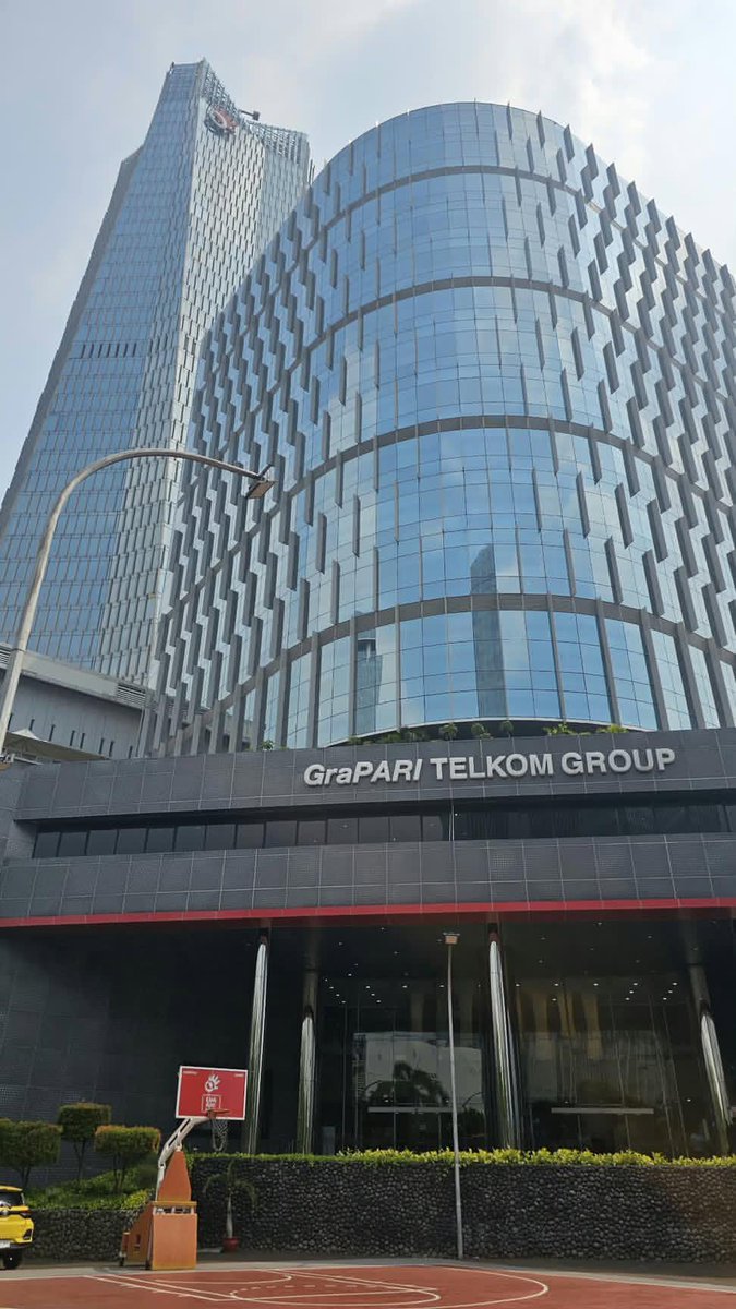 cariaeosa's tweet photo. Kalian ngarepin BGN bubar atau MBG distop? Mustahil banget wkwkwk

Gedung Telkom aja sekarang dikabarkan mau dipakai BGN. 14 lantai pula. Kalian masih berharap program andalan pemerintah ini tiba-tiba dibubarin? 😭 https://t.co/y6FZnfo89r