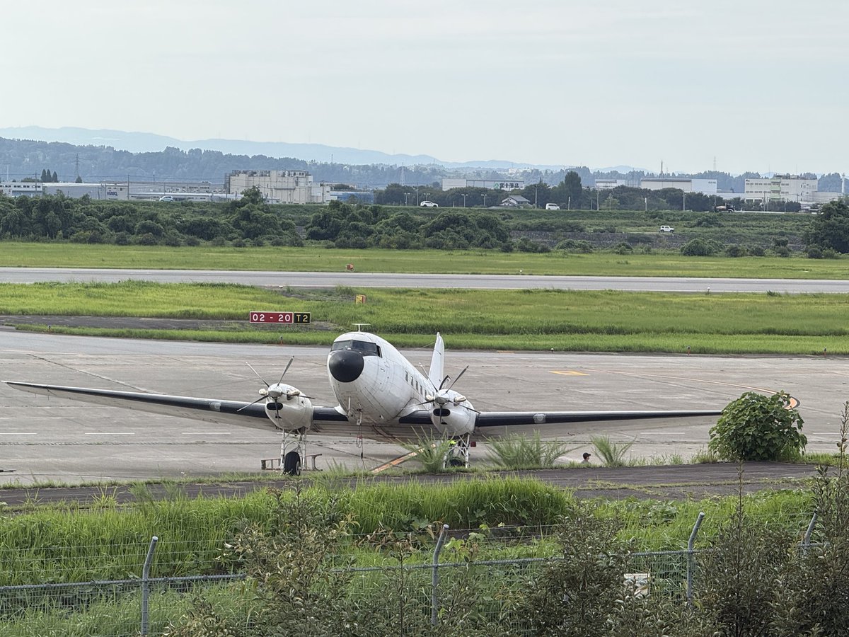 takechan8873's tweet photo. 今日、富山空港でDC-3を見てきました！
すごい飛行機です。 https://t.co/sOrQrwxQx3