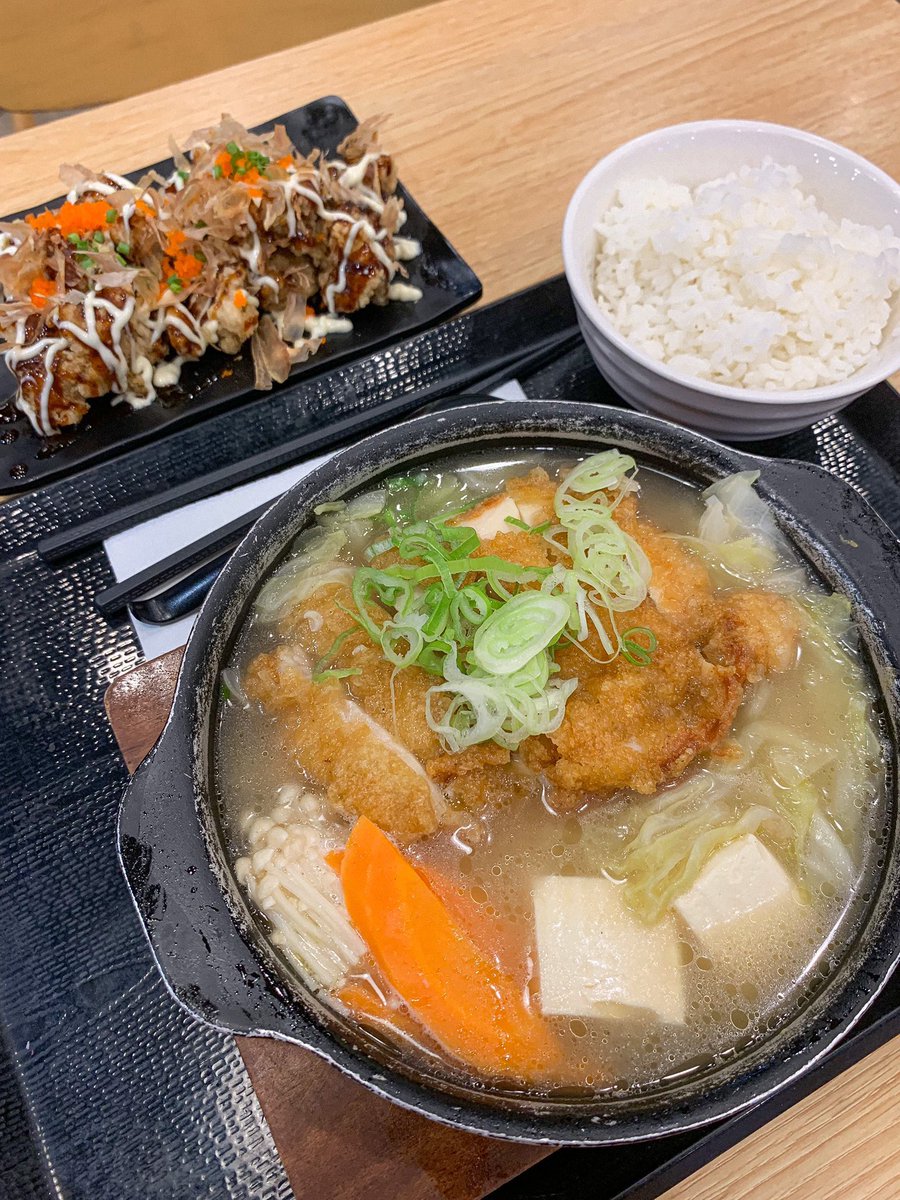 viewwrs's tweet photo. นอยอ่าาา ร้าน KARAYAMA ตรง Siam Square One ก้กำลังจะปิดอีกแล้ว Last day 31 Oct ยังมีเวลาอีก2เดือนให้ได้ไปอุดหนุน ตอนนี้ SQ1 แบบร้านออกเยอะมาก ร้านที่เรากินประจำไปเพียบ ร้านนี้ไก่ทอดอร่อยมากนะ ฮือออ เดวไปกินที่สามย่านมิตรทาวน์แทนนะกัน🥺 https://t.co/x19NHfYoGc