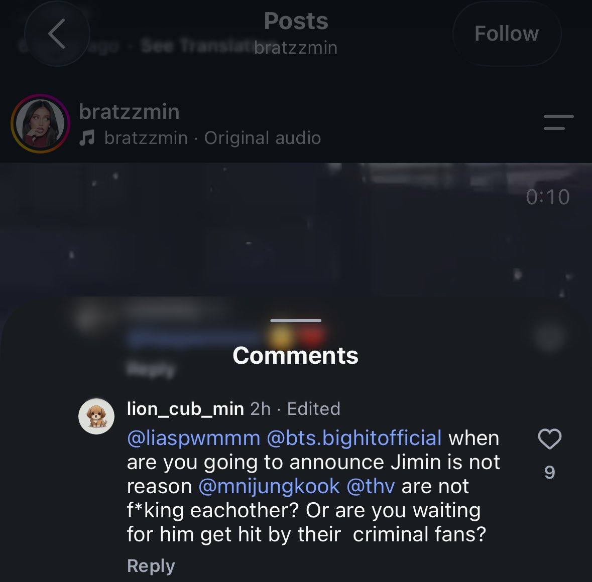 ambersthv's tweet photo. the pro victimizers are dragging/tagging Tae again.
I agree that throwing things on stage is unacceptable but there’s NO PROOF of a tkker doing it except for a jimin solos word and they follow all the vilest akgaes/Tae antis 🤡
deal with it without involving Tae in your problems https://t.co/VDOiHtOJec