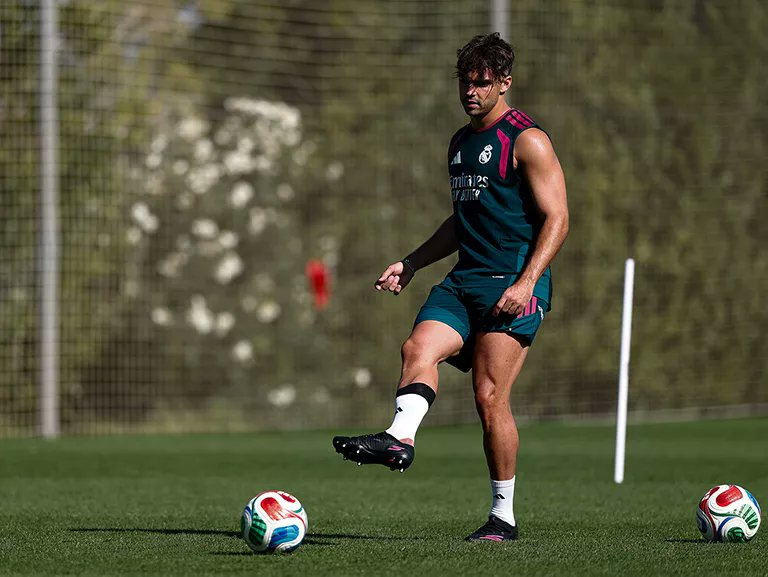 Cr7stianismo_'s tweet photo. Raúl Asencio casualmente ha vuelto a los entrenamientos el día 1 de septiembre cuando el mercado de fichajes está cerrado. Ya no está "lesionado"

Llega gordo, después de cuadruplicar la tasa de alcohol y ser visto en casinos.

Para emborracharse no está lesionado. Rescisión ya. https://t.co/MKnlXSkrpw