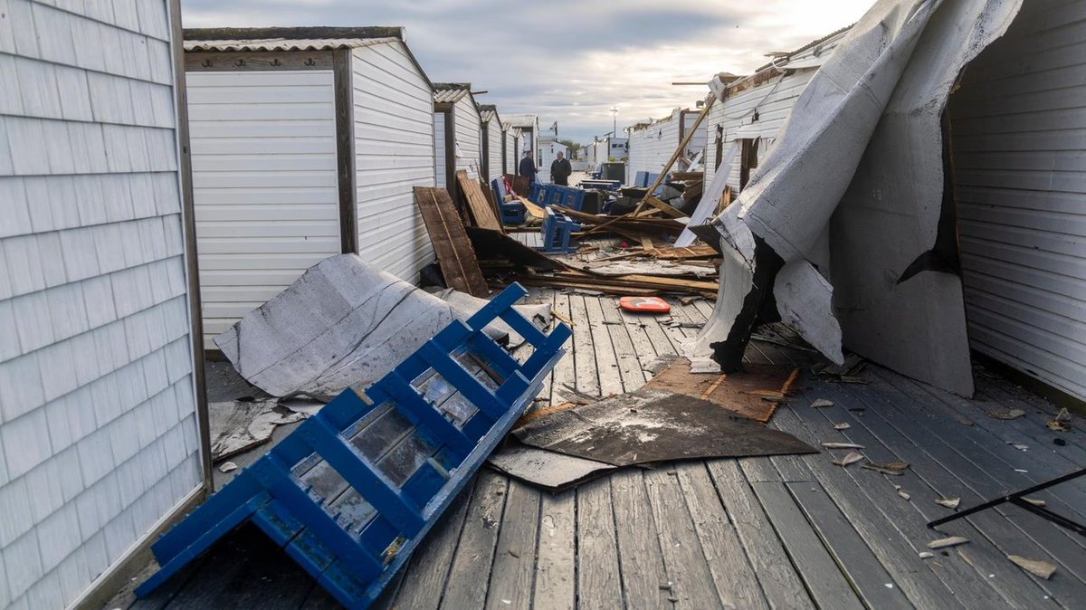 ExpertFile's tweet photo. #Experts in the Media: Why Tornadoes on LI are a Rarity

After an EF1 tornado touched down in Atlantic Beach on August 20, Dr. Jase Bernhardt, associate professor of geology, environment, and sustainability, talked to @Newsday about this rare occurrence.

Looking to know more?

Check out this article and connect with @HofstraU today if you need an #expert to help with any questions.

https://t.co/RZ5ZYIYn8f