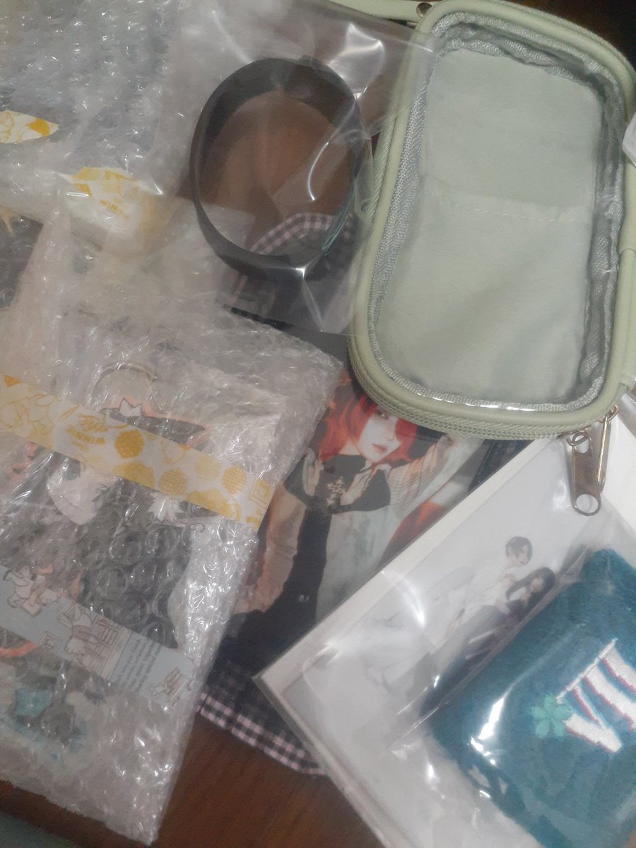 Harumu_n's tweet photo. 七々瀬リタ過去グッズをメルカリで購入した。
これがもうね、なんというか、元々購入希望した商品だけでなくオマケとして大量に他のグッズもついてきて、尚且つ手紙がね…手紙の内容がさ…！
この出品者様の愛情すごい。こんなオタ友いたら推し活も楽しいだろうなって。
来世では友達になりたい。 https://t.co/9CHI9v1EDW