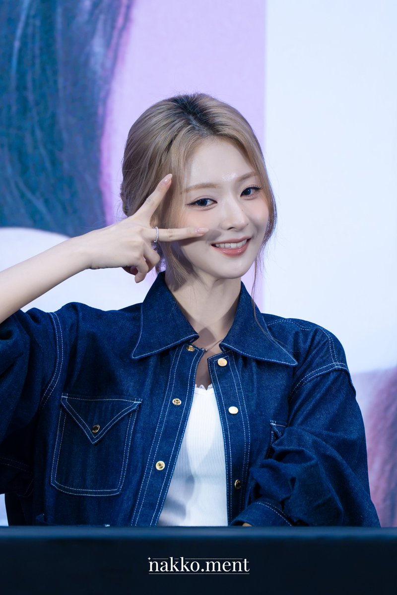 nakkoment's tweet photo. L.O.V.E💙
260830 스타필드 공팬 나경 HQ
#fromis_9 #프로미스나인 #이나경 #LEENAGYUNG https://t.co/lymrCJuRis