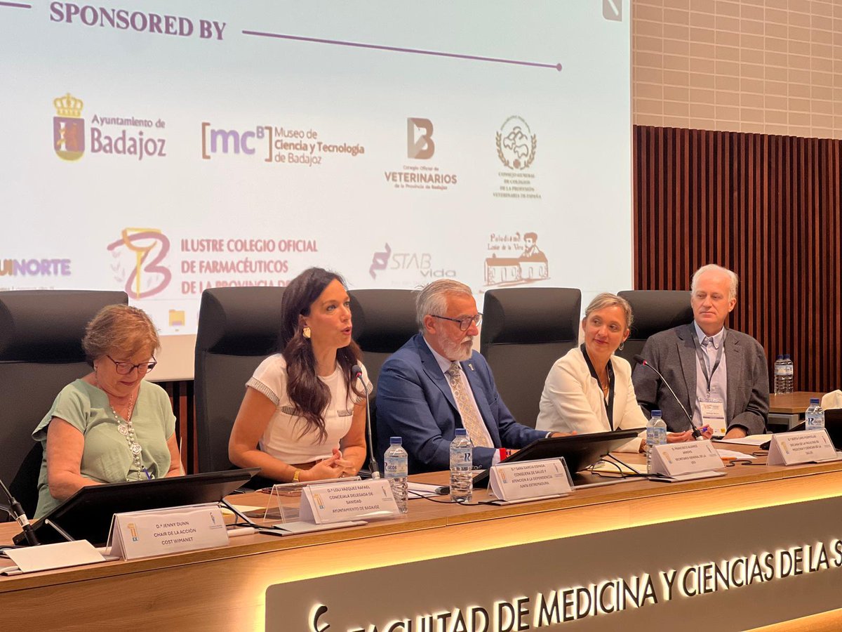 UExMedicina's tweet photo. 🌍🔬 Inaugurado en el nuevo Paraninfo de la #FMyCCS el Congreso Internacional sobre malaria y otros parásitos sanguíneos de la fauna silvestre.
👥 200 participantes
🏛️ +70 universidades y centros de investigación
🌿 Enfoque #OneHealth
📍 #UEx | Badajoz
📅 Hasta el 5 de septiembre https://t.co/tH7XS81vNI
