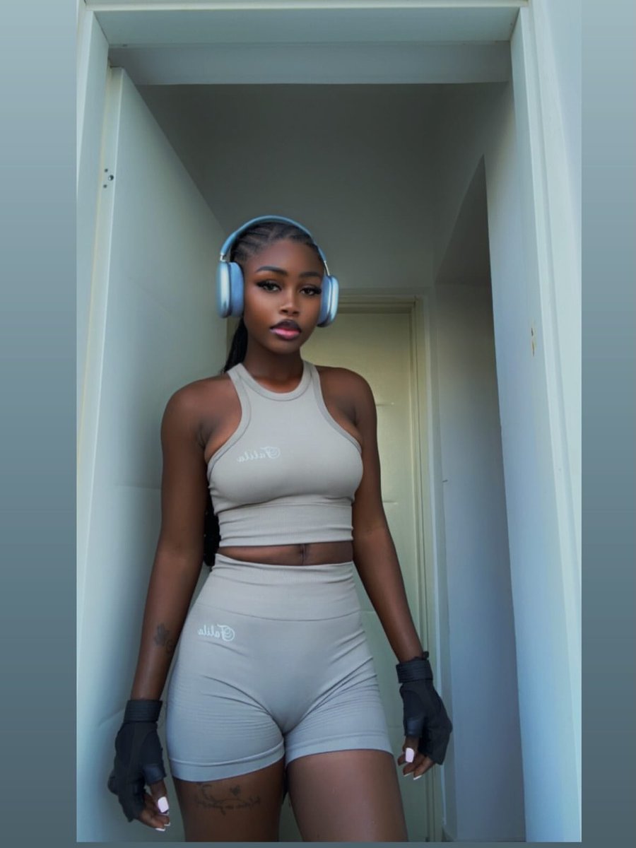 justsofiething's tweet photo. What did you hear about gym girls? https://t.co/f8Wy9atH3P